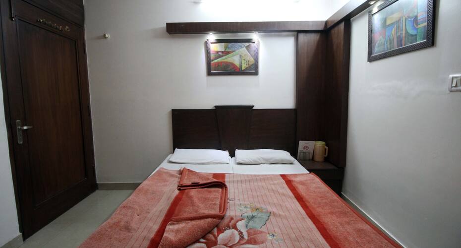 Arya Tourist Lodge, New Delhi 5